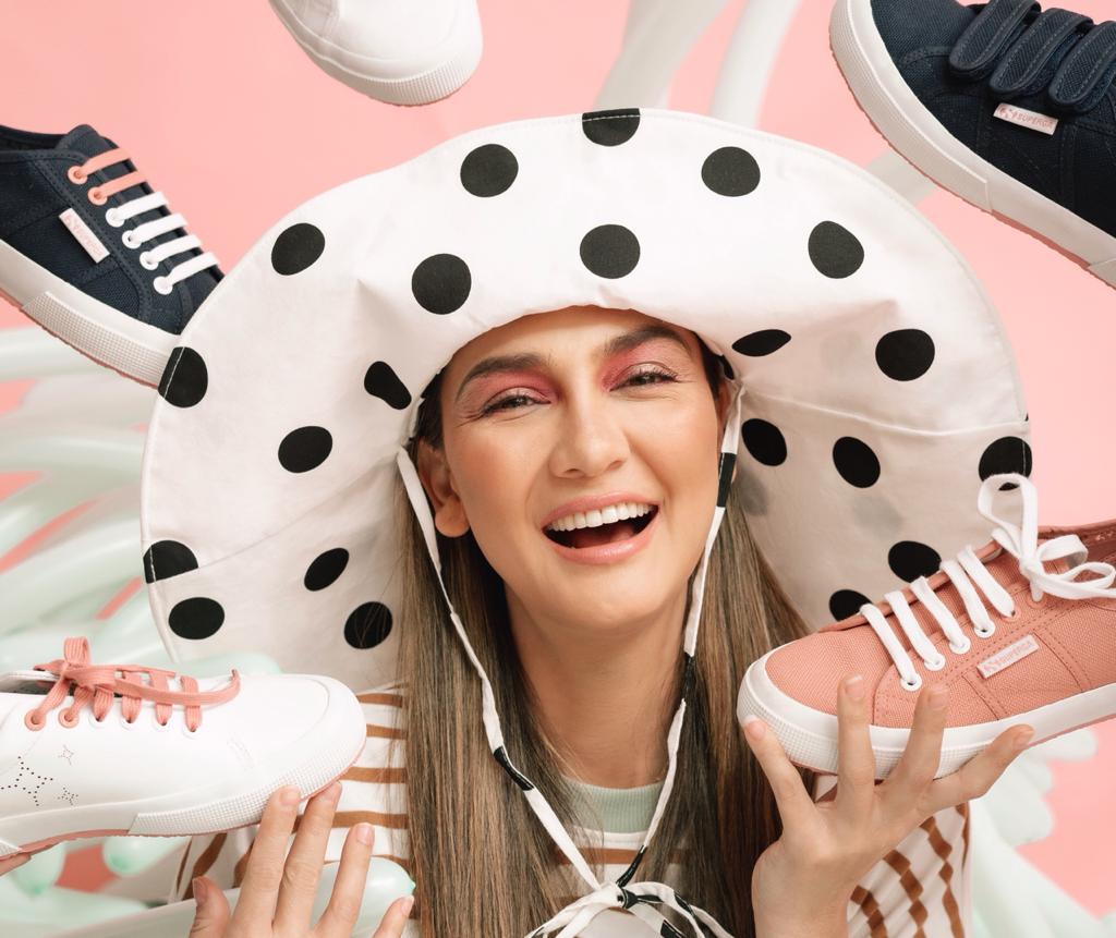 Luna Maya mengaku bangga bisa berkolaborasi dengan brand ikonik asal Italia, sekelas Superga.