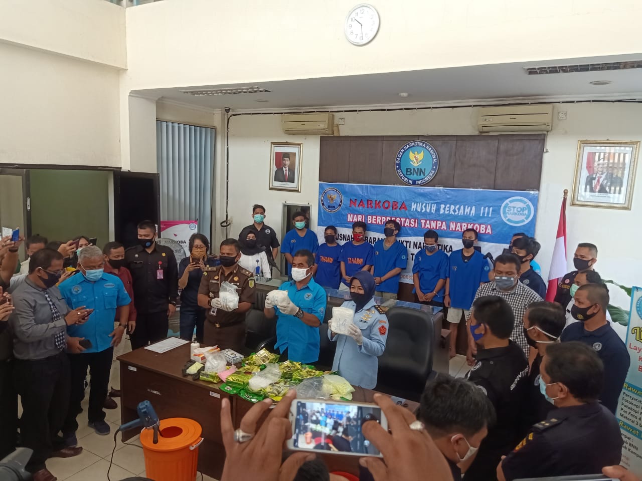 BNN Sumatra Selatan memusnahkan sabu seberat 7,5 kilogram dan 8.973 butir ekstasi, Selasa (11/8)