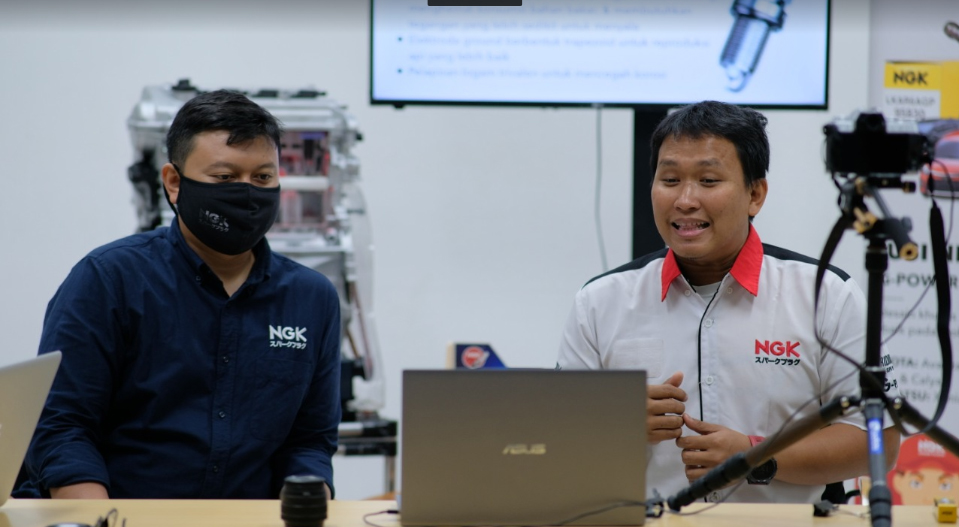 Sebanyak 95 peserta yang berpartisipasi pada acara online sangat antusias mengikuti jalannya kegiatan.