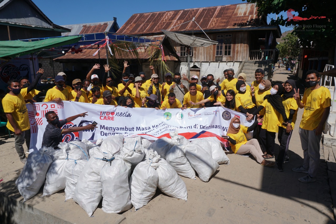 Pencanangan gerakan BISA di Desa Komodo, Labuan Bajo, Kabupaten Manggarai Barat, NTT, Minggu (16/8/2020).