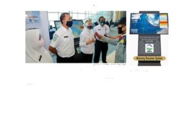 Kepala BMKG Dwikorita Karnawati menjawab pertanyaan wartawan seusai peresmian Yogyakarta International Airport (YIA), Jumat (28/8).