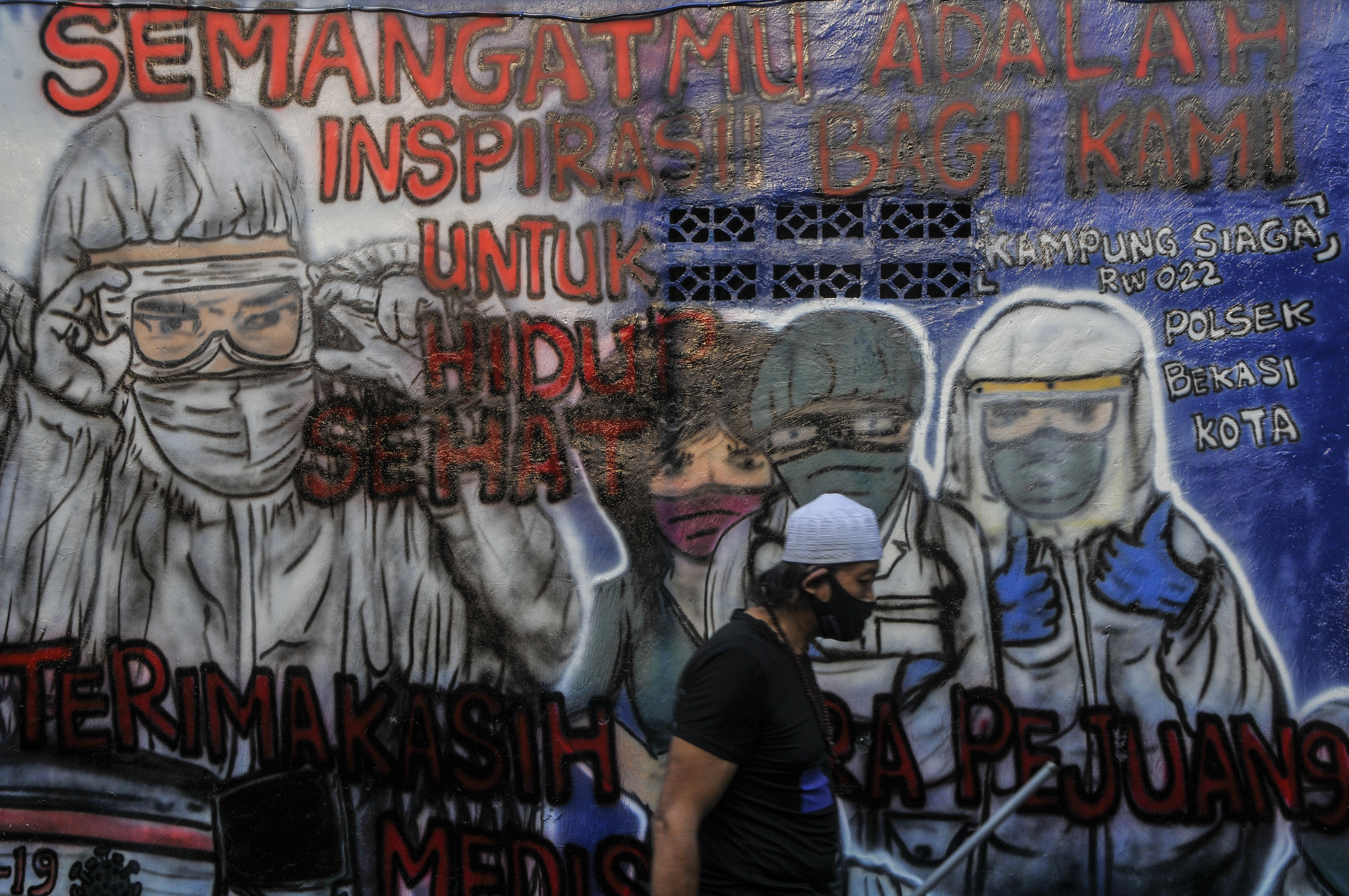 Mural sosialisasi untuk hidup sehat di tengah pandemik covid-19