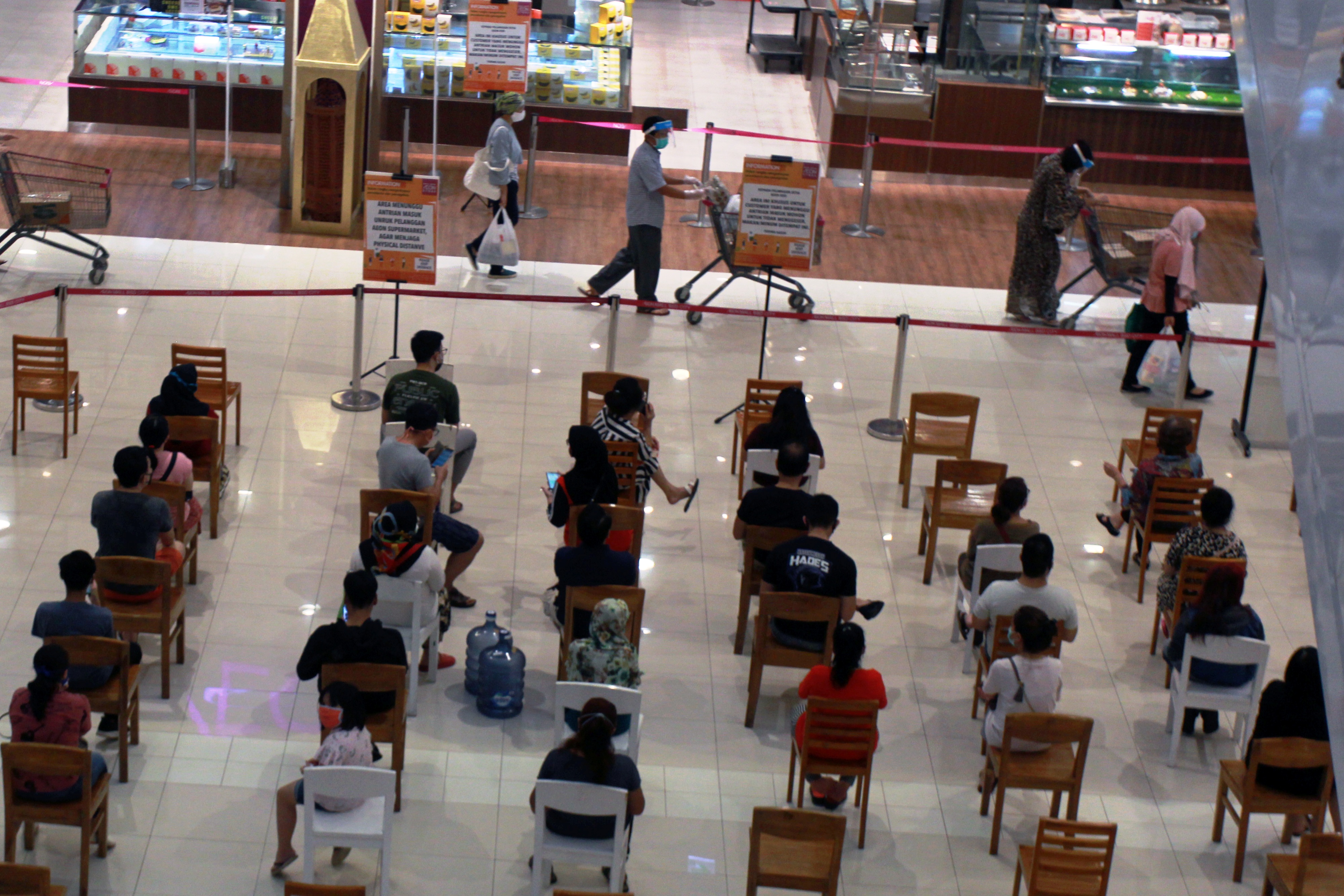 Antre bayar di swalayan Mal Aeon BSD.