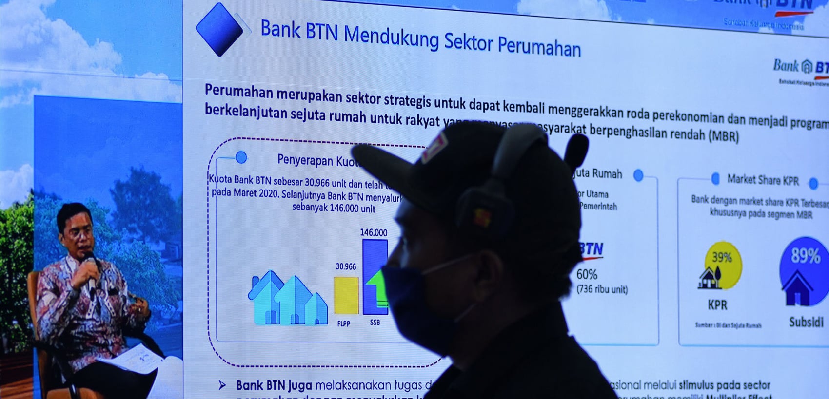  Dirut PT Bank Tabungan Negara (Persero) Tbk Pahala Nugraha Mansury (kiri).