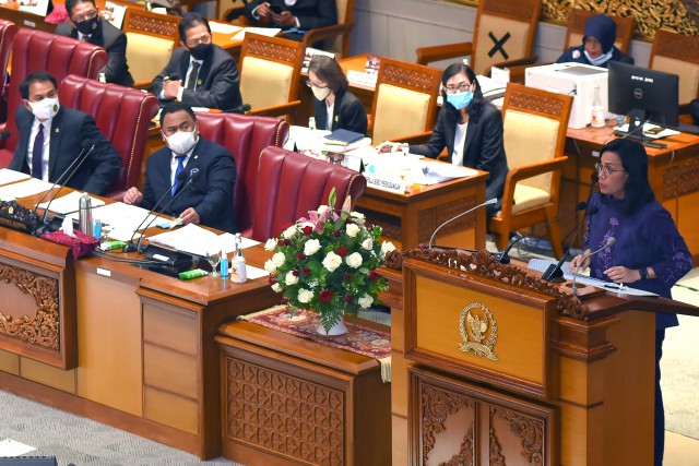 Menkeu Sri Mulyani Indrawati saat menyampaikan tanggapan pemerintah terhadap pandangan Fraksi atas RUU tentang P2APBN Tahun Anggaran 2019. 