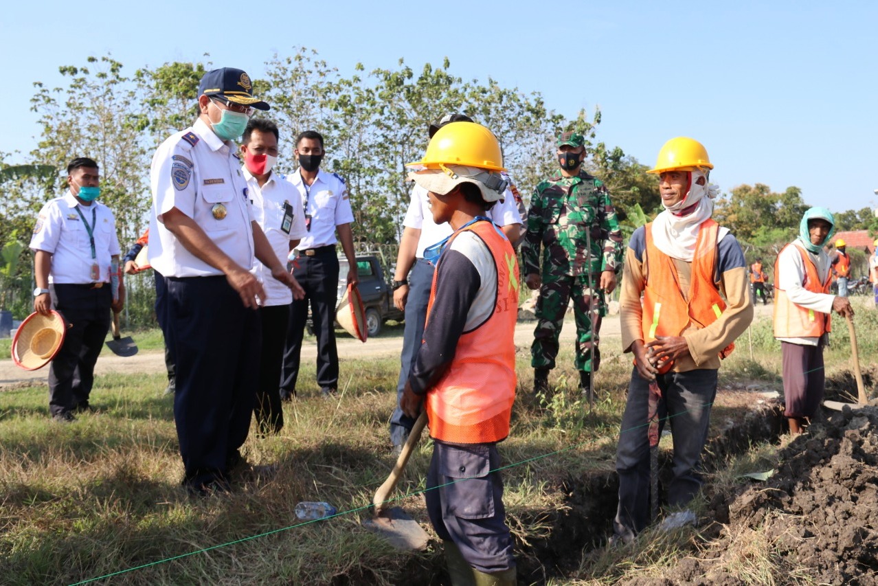 PEMBANGUNAN Bandara Ngloram, Kabupaten Blora, Jawa Tengah melibatkan 70% tenaga kerja lokal.