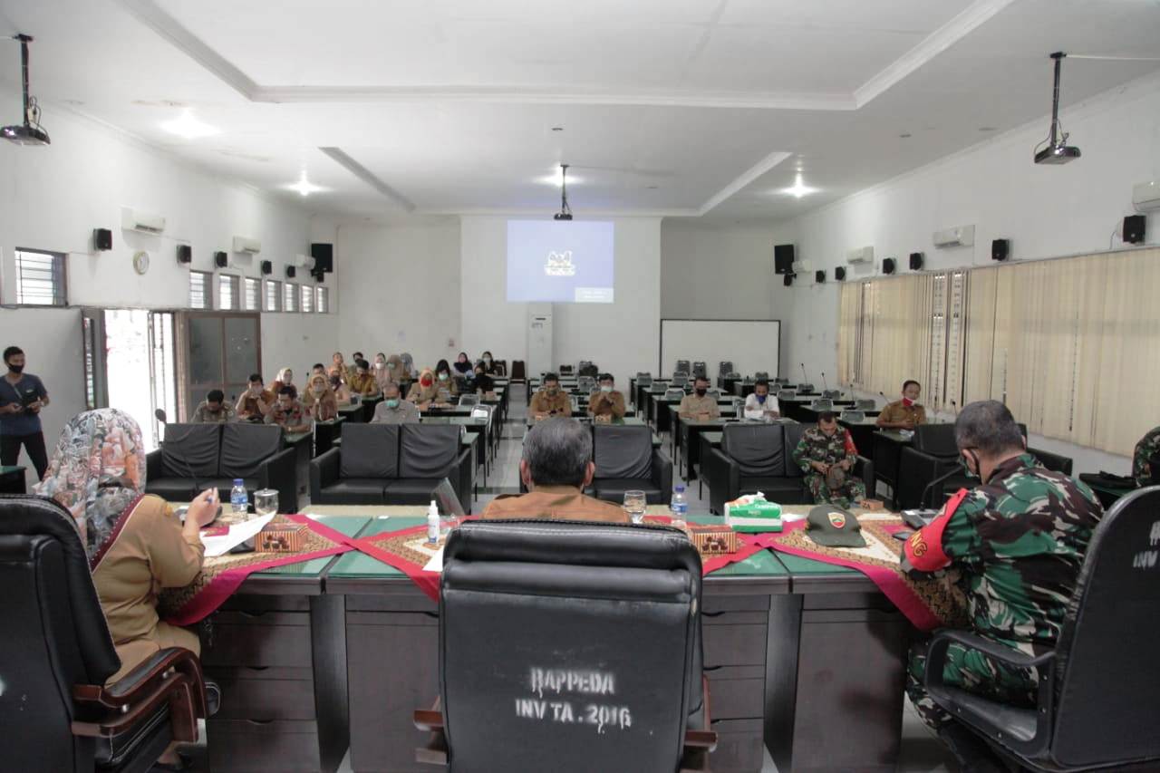 Suasana rapat persiapan perayaan HUT ke-75 Kemerdekaan RI di Kantor Wali Kota Pematangsiantar.
