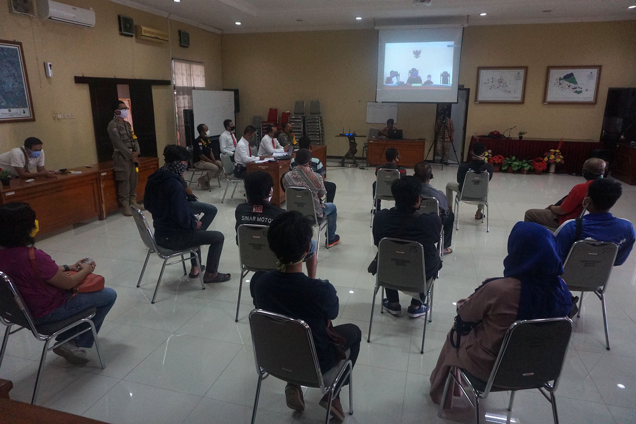 Sidang pelanggaran aturan wajib masker di Banyumas. 