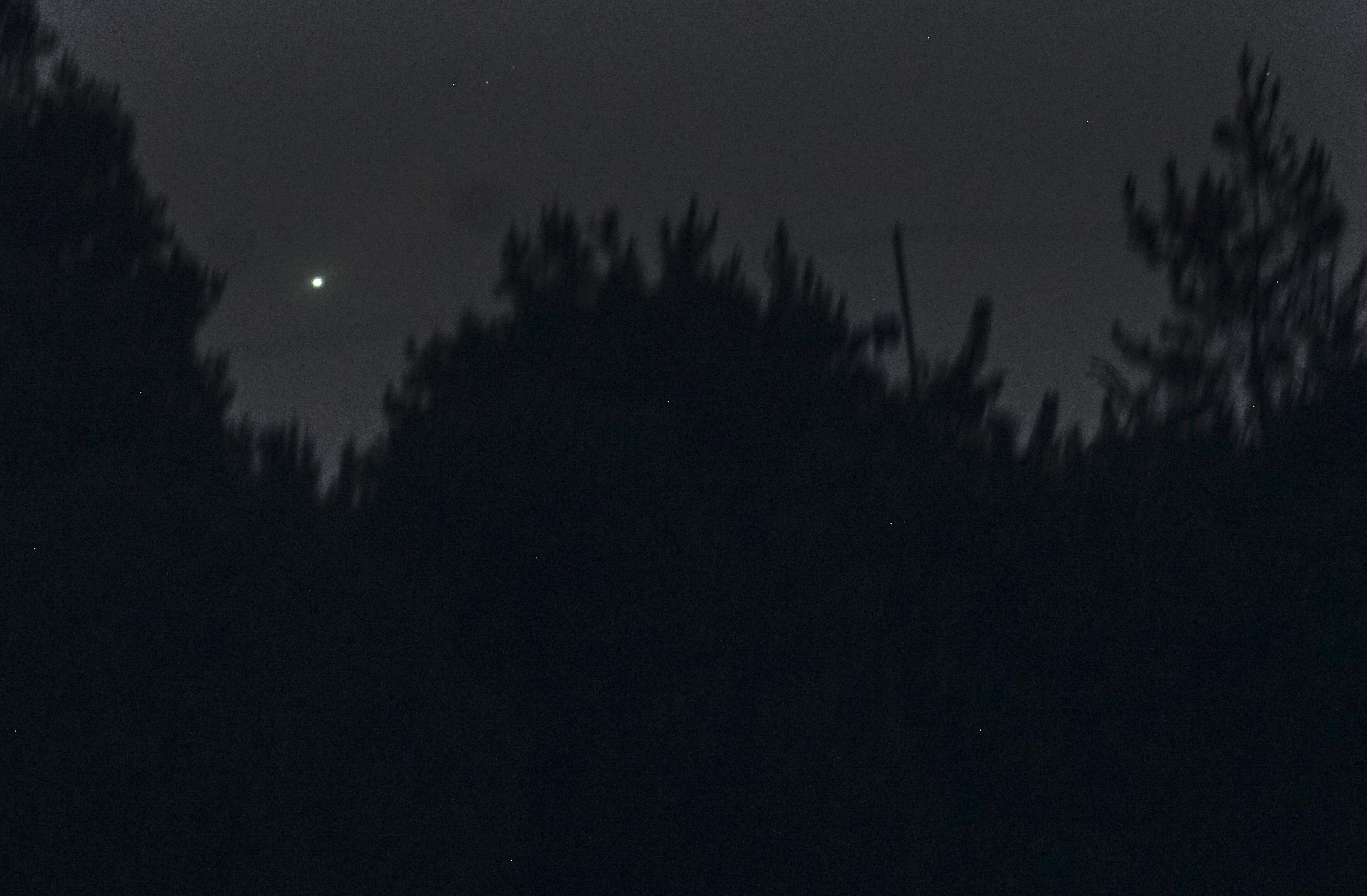 Ilustrasi antariksa: Komet Neowise atau C/2020 F3 terekam melalui teleskop melintasi langit di Imah Noong Observatorium, Lembang