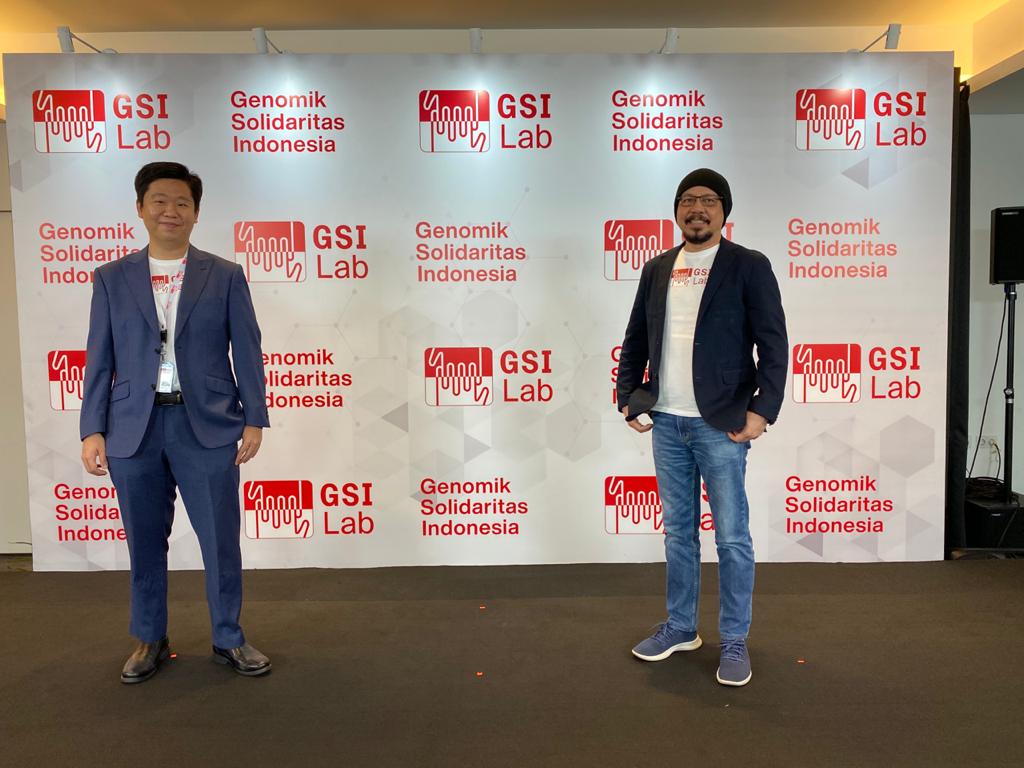 Kiri  dr. Nino Susanto selaku Direktur Utama GSI Lab dan Andy F Noya, pendiri BenihBaik.com.