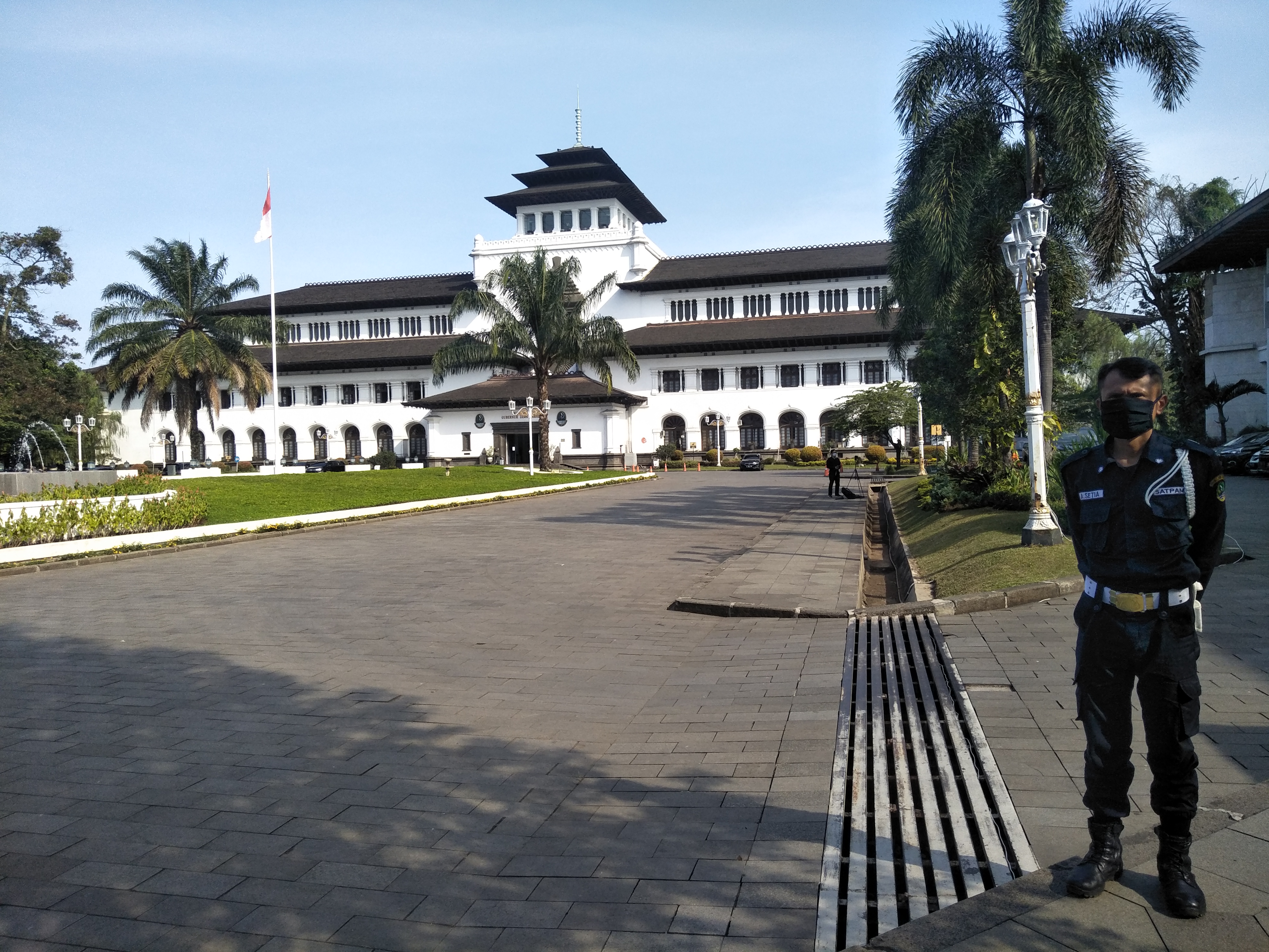Suasana di gedung sate saat dinyatakan ditutup selama 14 hari, kamis(30/7/2020). 