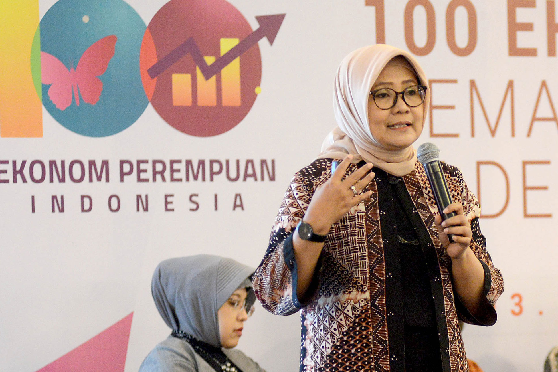 Ekonom Senior Core Indonesia Hendri Saparini