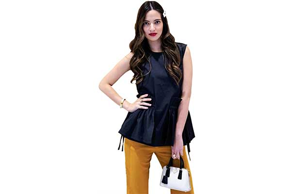 Aktris Nia Ramadhani