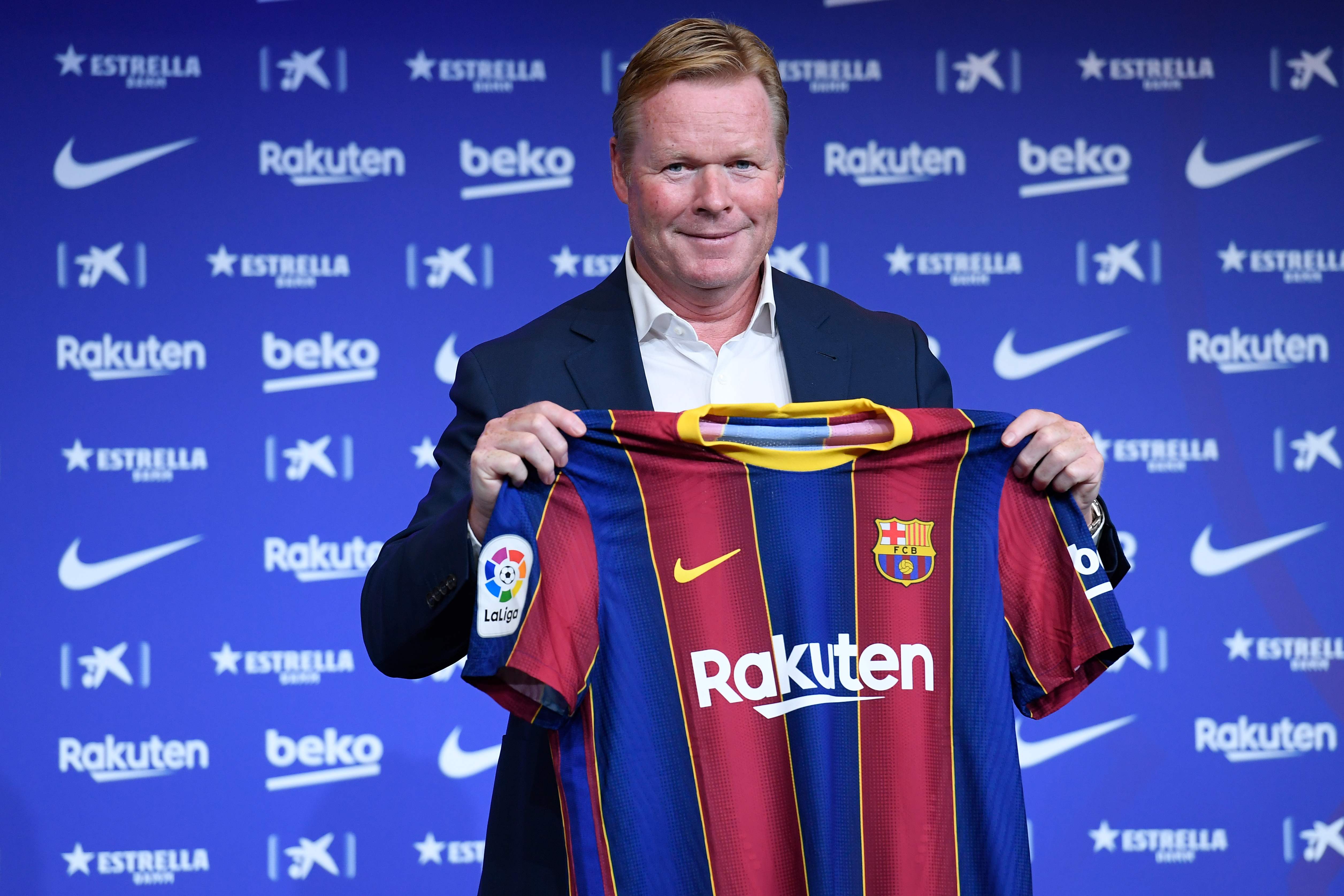 Ronald Koeman saat diperkenalkan sebagai pelatih Barcelona.