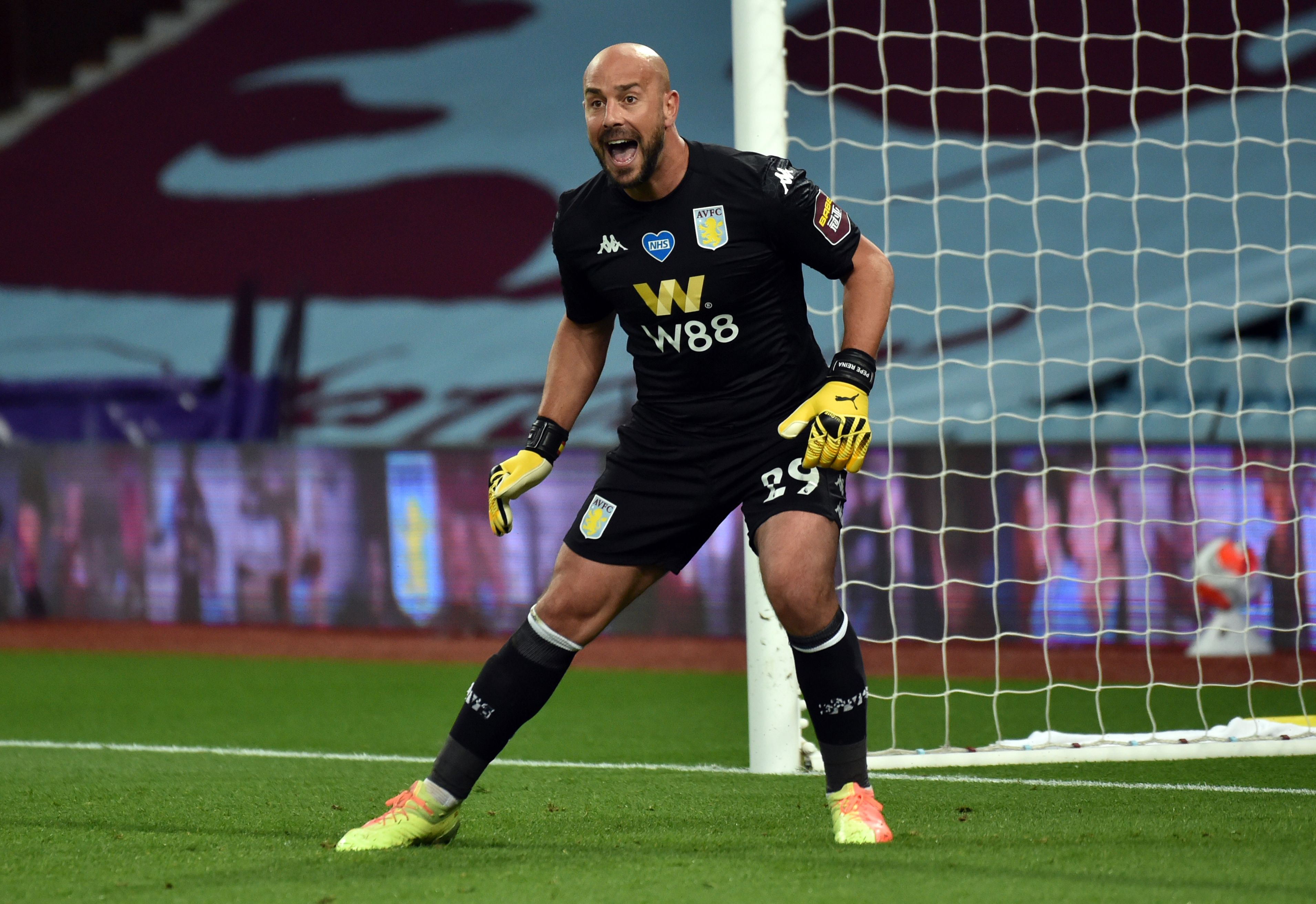 Kiper Pepe Reina
