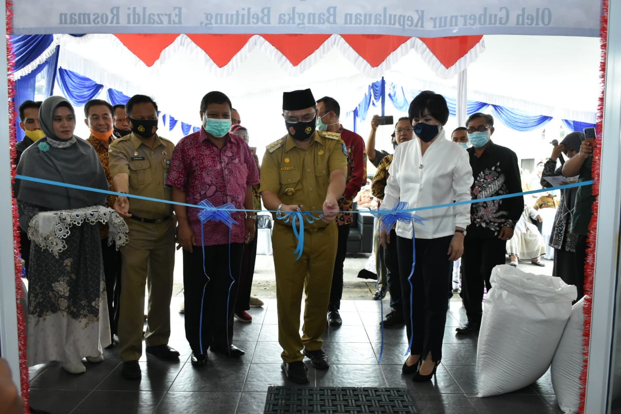 Gubernur malakukan pengguntingan pita lepas ekspor Muntok white pepper.