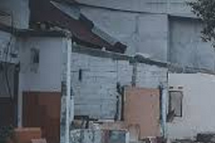 Warga Asrama Polisi di Jln. Sutan Syahrir No.1 Gondangdia, bangunannya dibongkar tanpa diberi konpensasi.