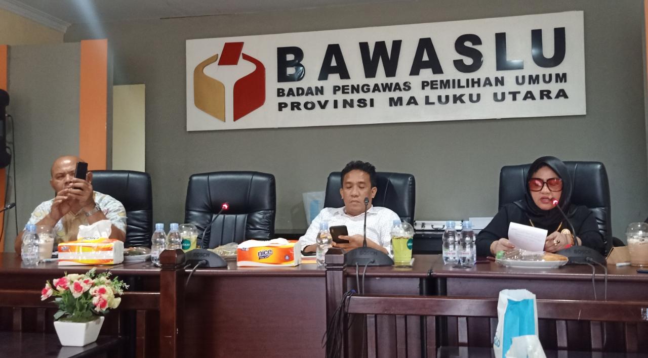 Bawaslu Maluku Utara menemukan ribuan nama calon pemilih yang sudah meninggal dunia masih didaftarkan ikut Pilkada 2020.