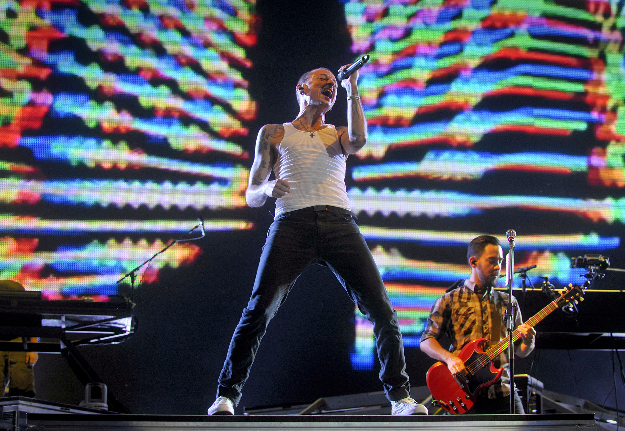 Linkin Park saat konser di Gelora Bung Karno Jakarta pada 2011. Tahun ini band tersebut merilis album edisi khusus 20 tahun Hybrid Theory. 