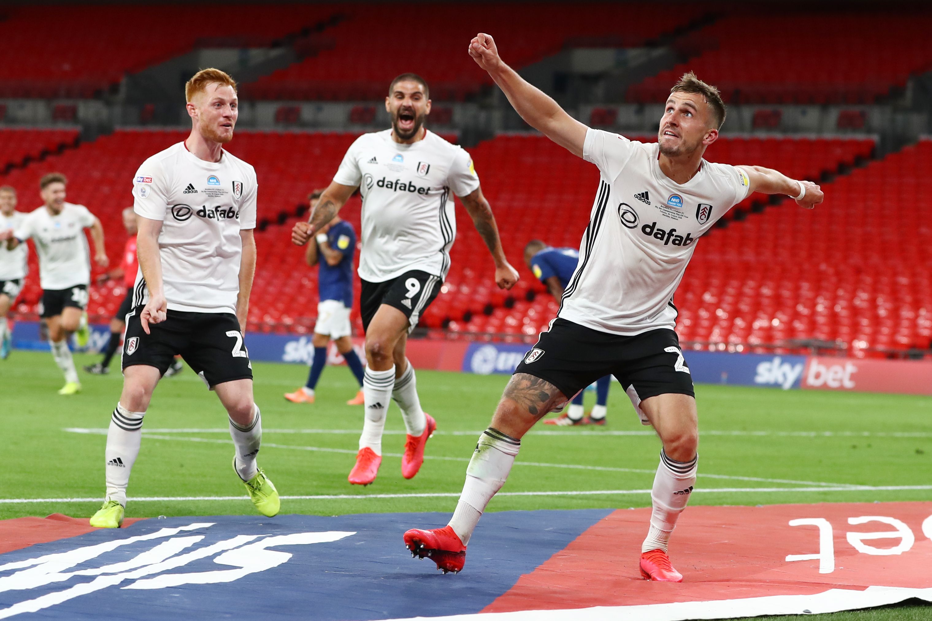 Joe Bryan (kanan) melakukan selebrasi usai mencetak gol ke gawang Brentford di laga final playoff Divisi Championship.