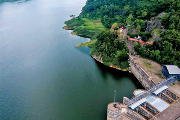 Foto udara bendungan Waduk Cirata di Kabupaten Bandung Barat, Jawa Barat