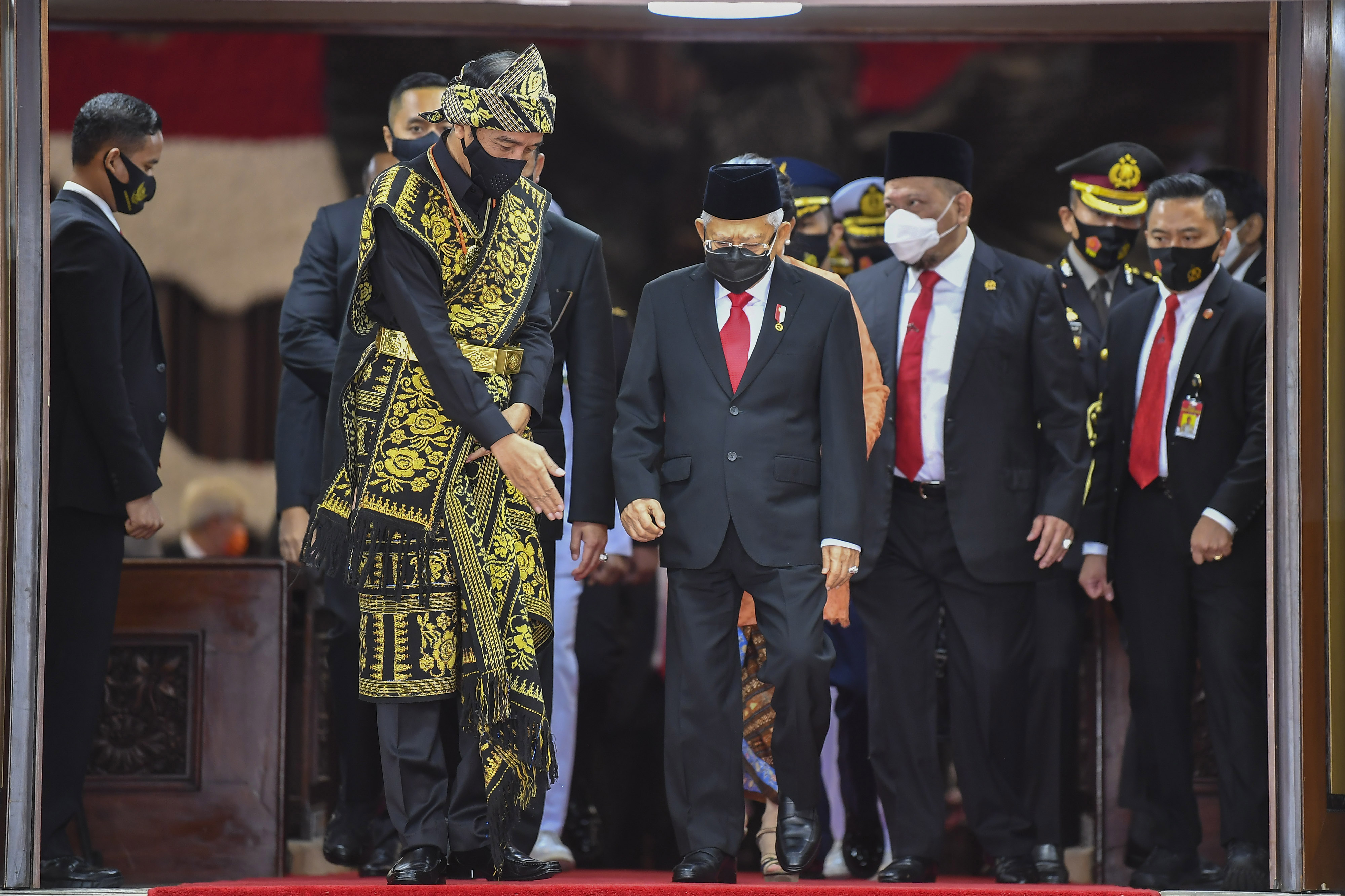 Presiden Joko Widodo dan Wakil Presiden Ma'ruf Amin seusai sidang tahunan MPR dan Sidang Bersama DPR-DPD, Jumat (14/8/2020). 
