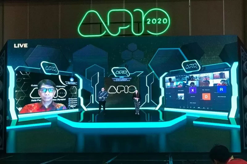 Penutupan kompetisi Asia Pacific Informatics Olympiad (APIO) ke-13 Tahun 2020 di Jakarta, Jumat (21/8). 
