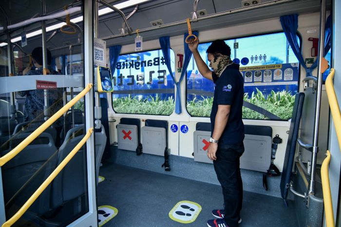 PT Transjakarta  akan memutarkan lagu kebangsaan Indonesia Raya di halte maupun di bus pada detik-detik Proklamasi.