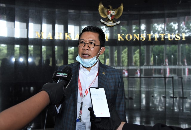Tim kuasa DPR RI diwakili anggota Komisi XI DPR RI Mukhamad Misbakhun. 