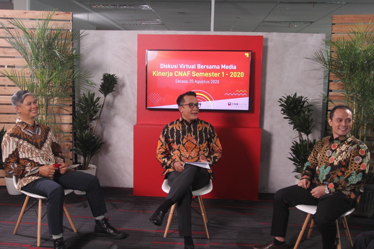 Direksi CIMB Niaga Auto Finance (CNAF) memberikan paparan kinerja semester I perseroan secara daring. 