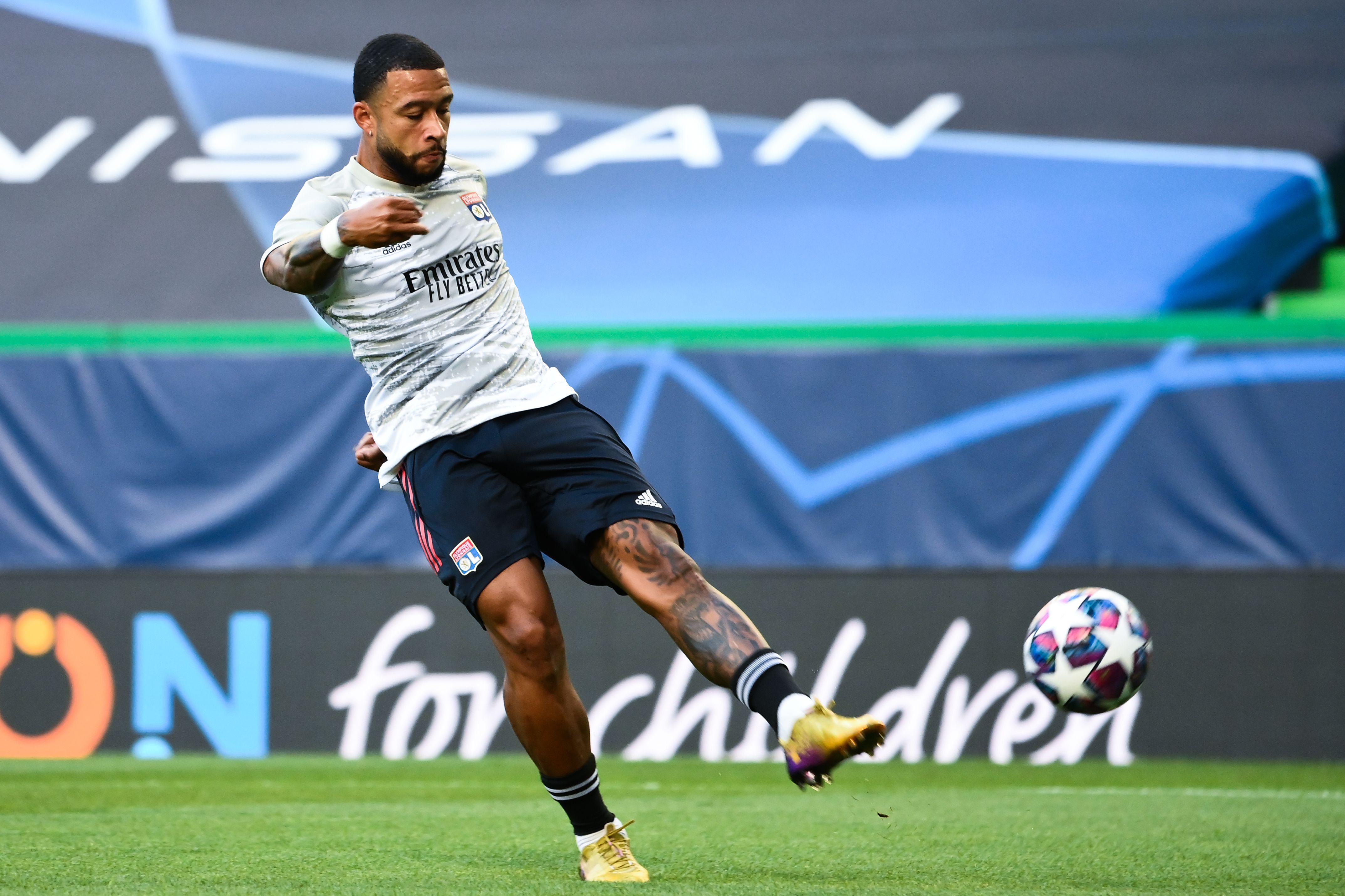 Penyerang Lyon Memphis Depay