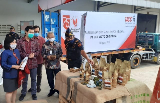 Pelepasan Kontainer Ekspor Produk Kopi Olahan PT. UCC Victo Oro Prima ke China yang digelar di Kawasan Industri Bogorindo, Sentul, Jabar.