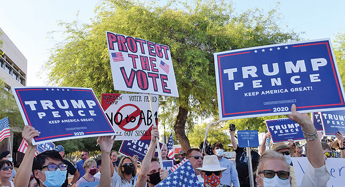 Para Pendukung Pasangan Donald Trump dan Mike Pence jelang pemilu AS 2020.