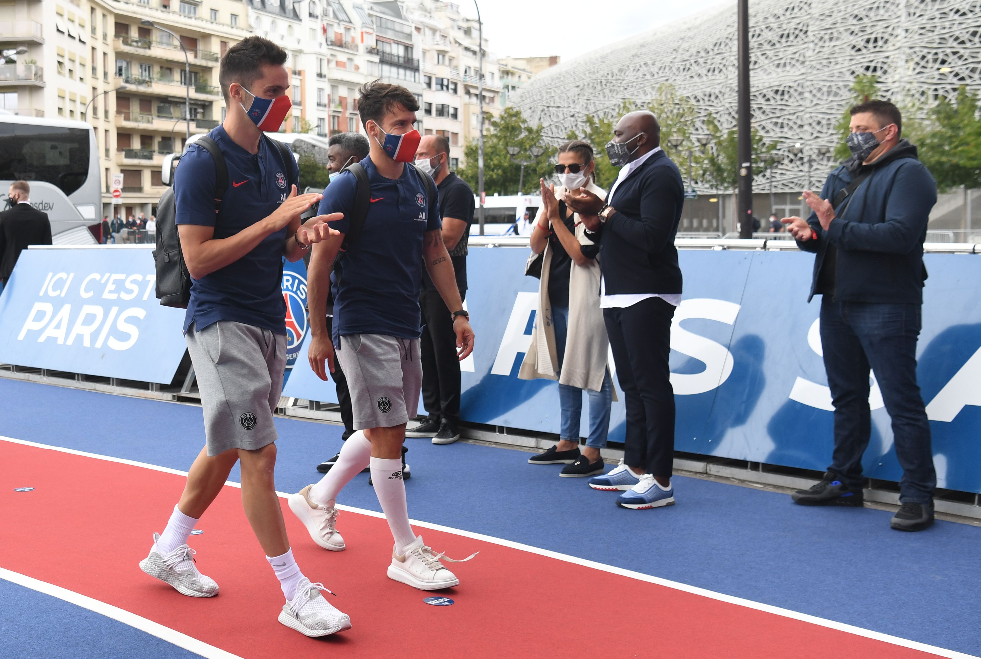 Para pemain PSG tiba di Parc des Princess, sehari pascakekalahan di final Liga Champions.