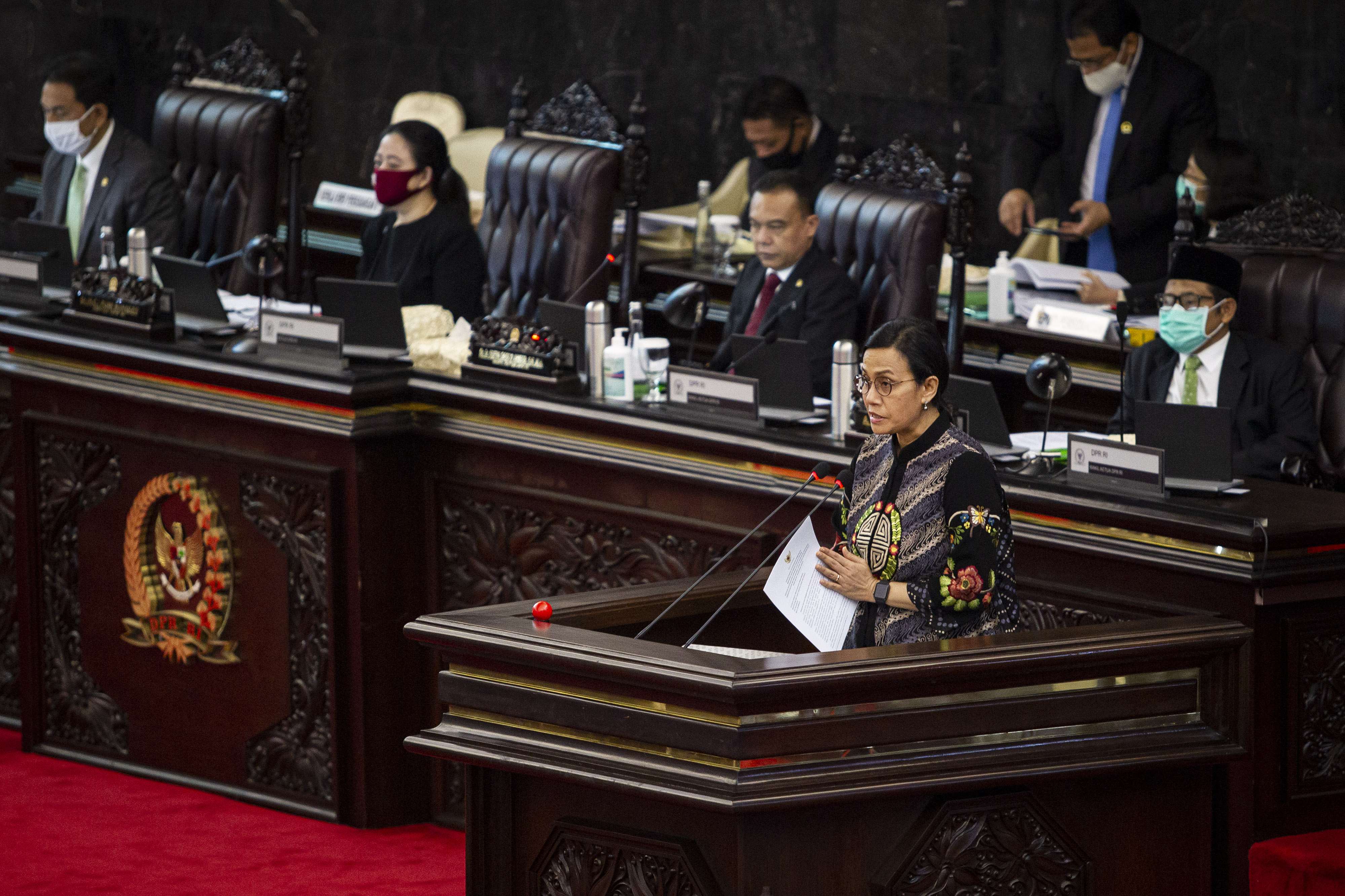 Menteri Keuangan Sri Mulyani Indrawati menyampaikan LKPP 2019 pada Rapat Paripurna DPR di Kompleks Parlemen, Senayan, Jakarta.