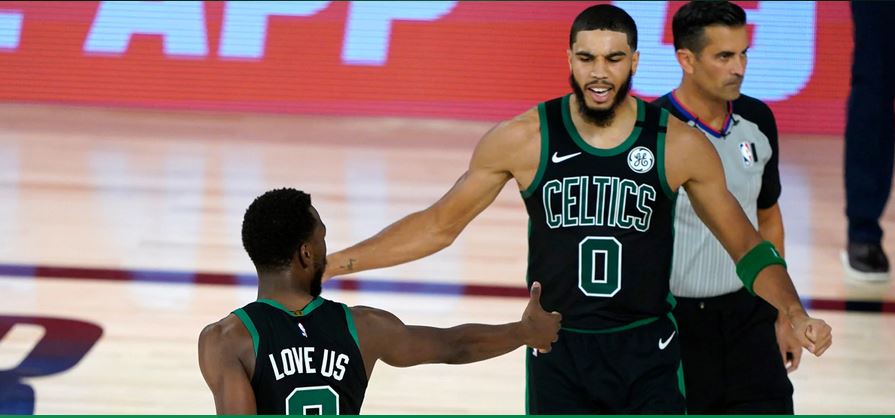 Jayson Tatum (kanan)