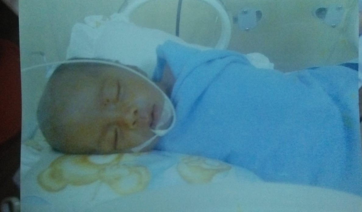 Jared dan Jayden yang lahir prematur dimasukkan ke dalam inkubator.