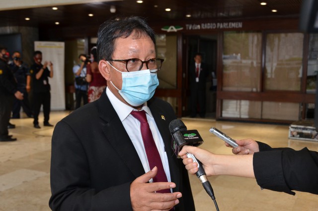 Ketua Komisi VII DPR RI Sugeng Suparwoto seusai mendengarkan Presiden Jokowi pada Rapat Paripurna DPR RI, Jumat, (14/8/2020).