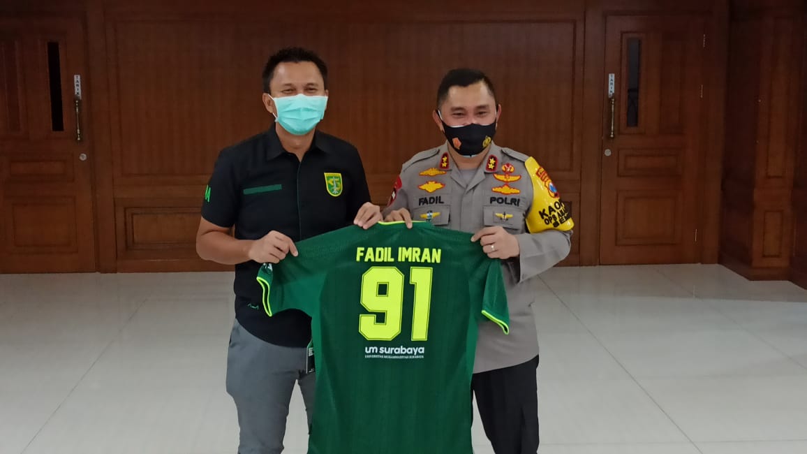 Kapolda Jatim Irjen M Fadil Imran dan CEO Persebaya Azrul Ananda. 