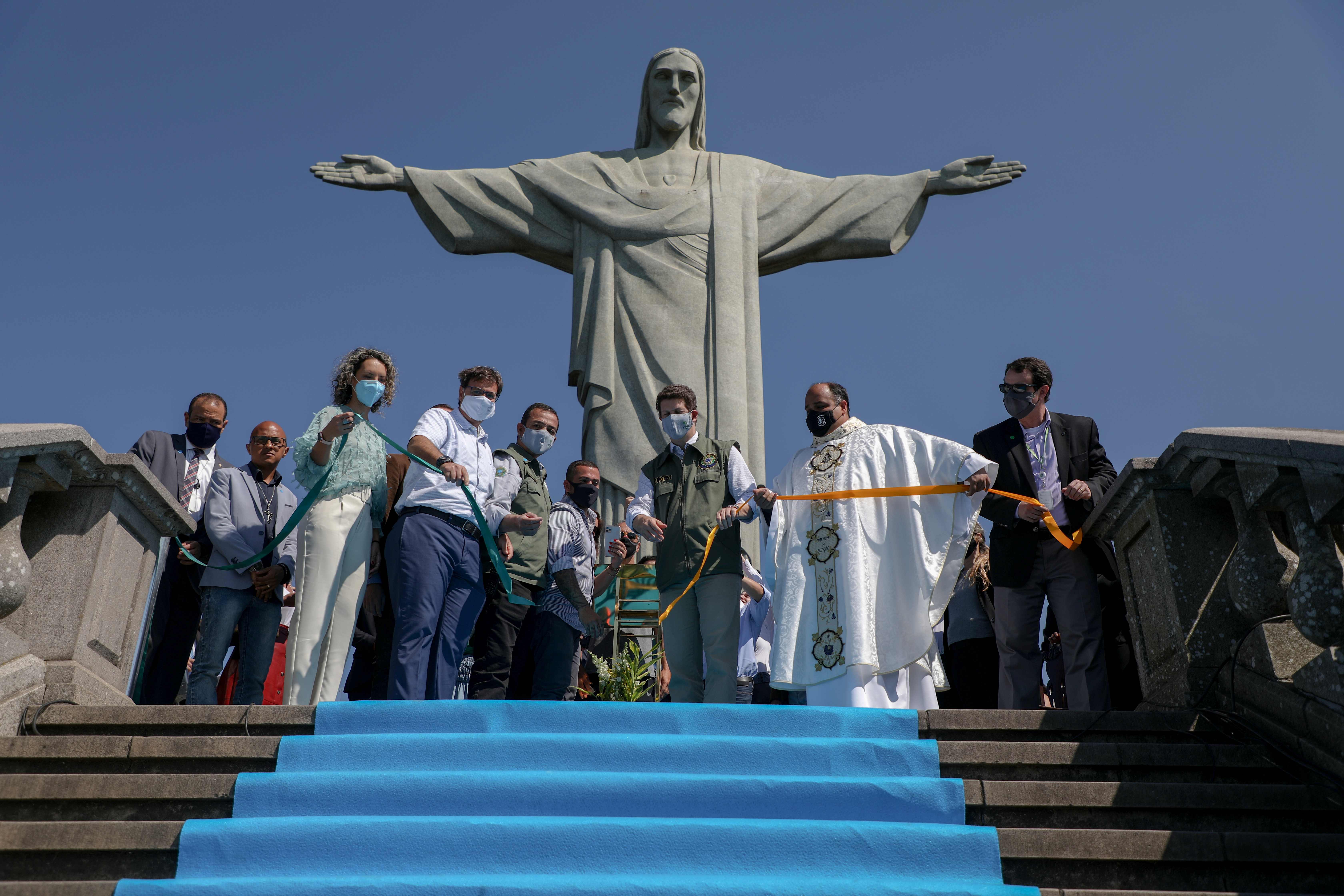 Menteri Lingkungan Ricardo Salles membuka kembali kawasan wisata  di Rio de Janeiro, Brasil setelah ditutup lima bulan, Sabtu (15/8/2020).