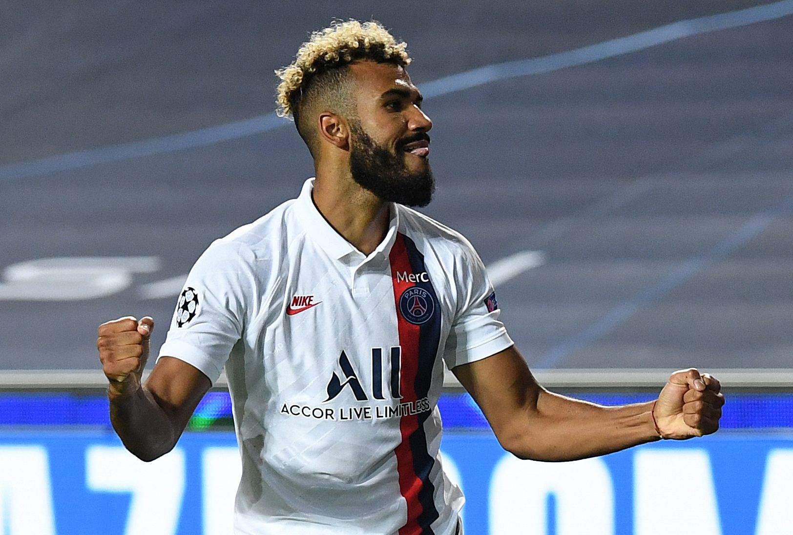 Pemain PSG asal Kamerun, Eric Maxim Choupo-Moting saat merayakan gol yang dicetaknya melawan Atalanta.