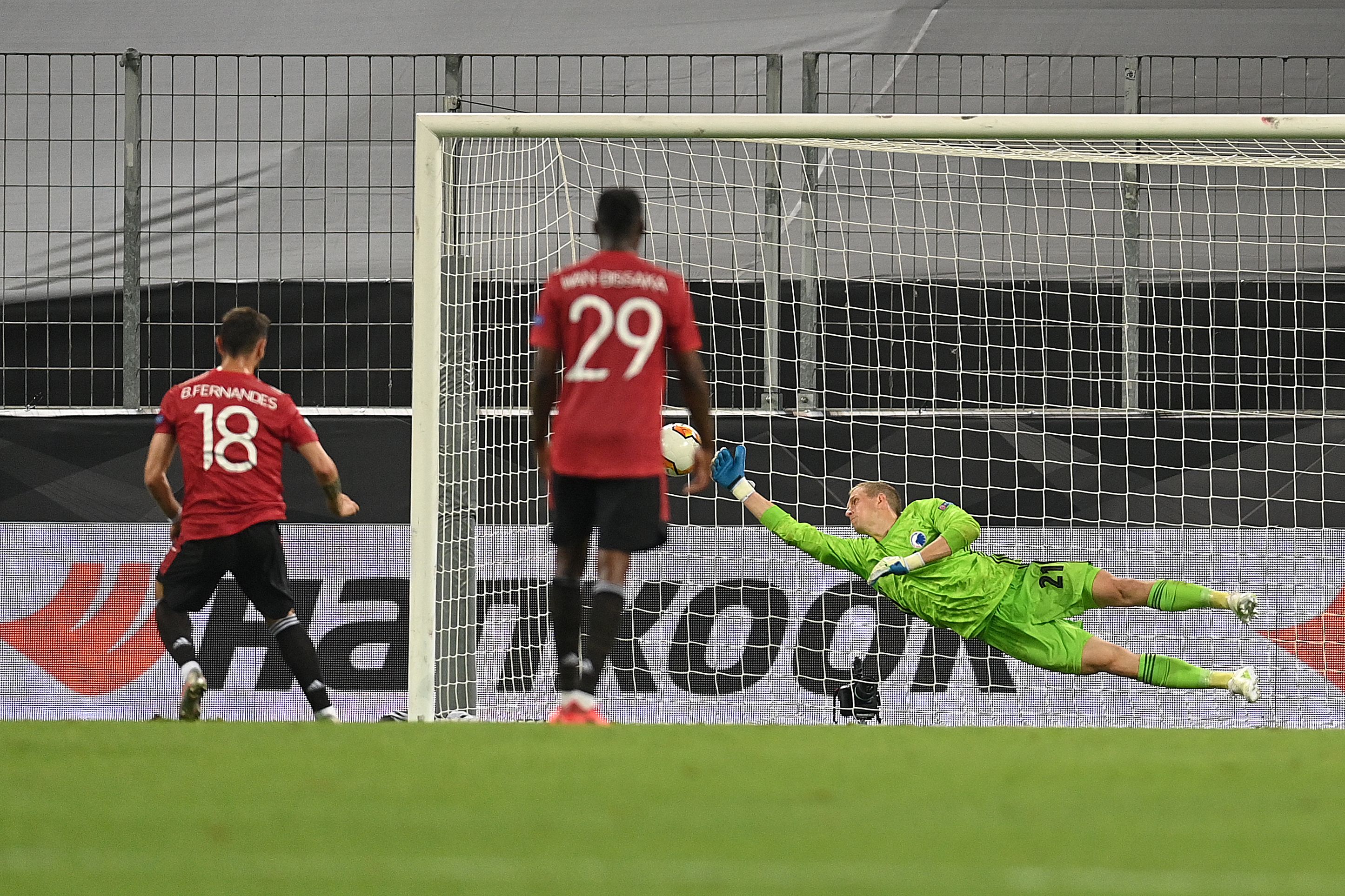 Gol Penalti Bruno Fernandes Bawa Manchester United ke Semifinal 