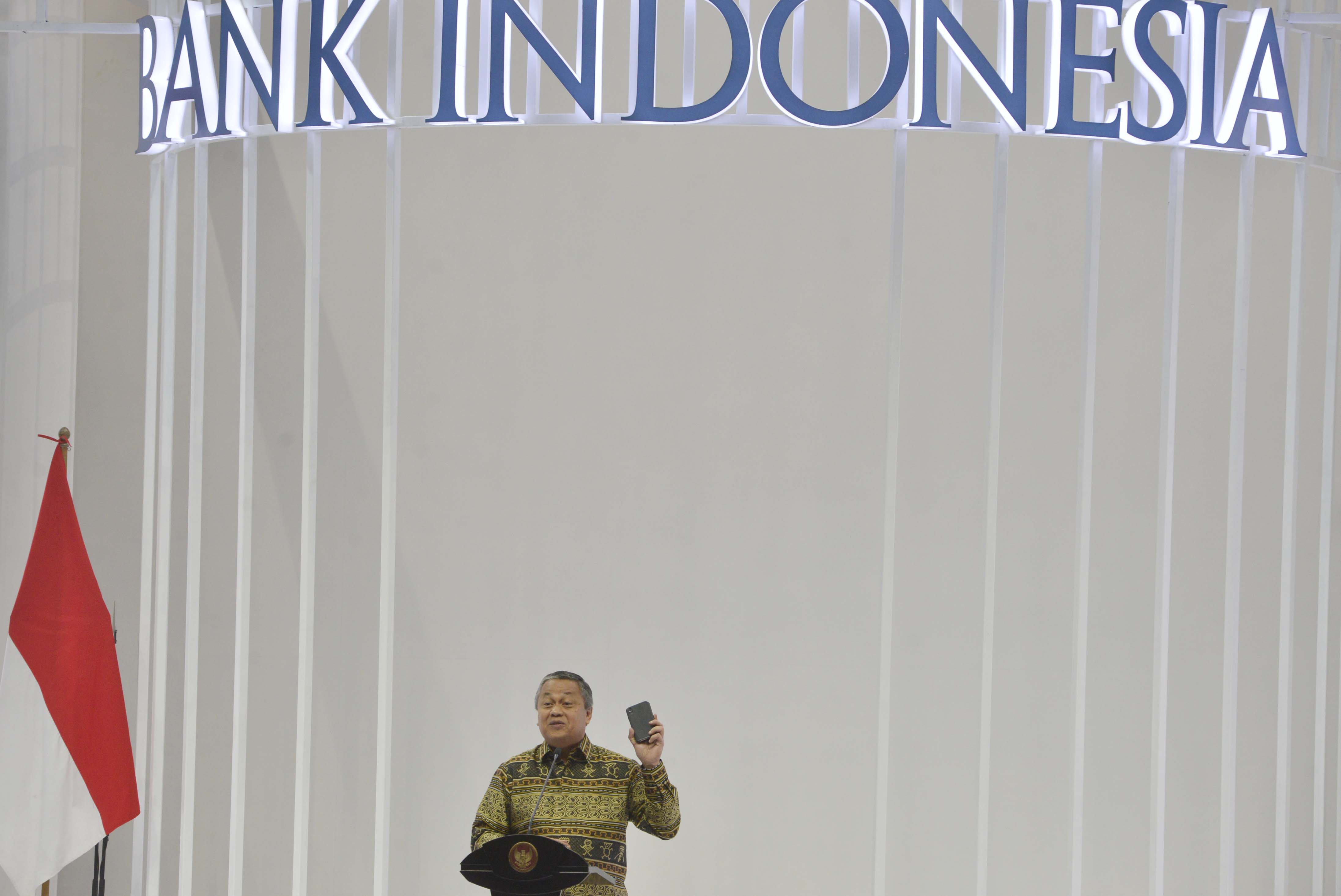 PAMERAN KARYA KREATIF INDONESIA: BUKA PAMERAN KARYA KREATIF INDONESIA: Gubernur Bank Indonesia Perry Warjiyo  