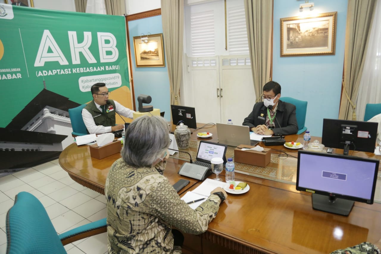 Peluncuran Gerakan Komando Strategis Pembangunan Pertanian (Kostratani) Provinsi Jawa Barat di Gedung Pakuan, Bandung, Jumat (28/8).