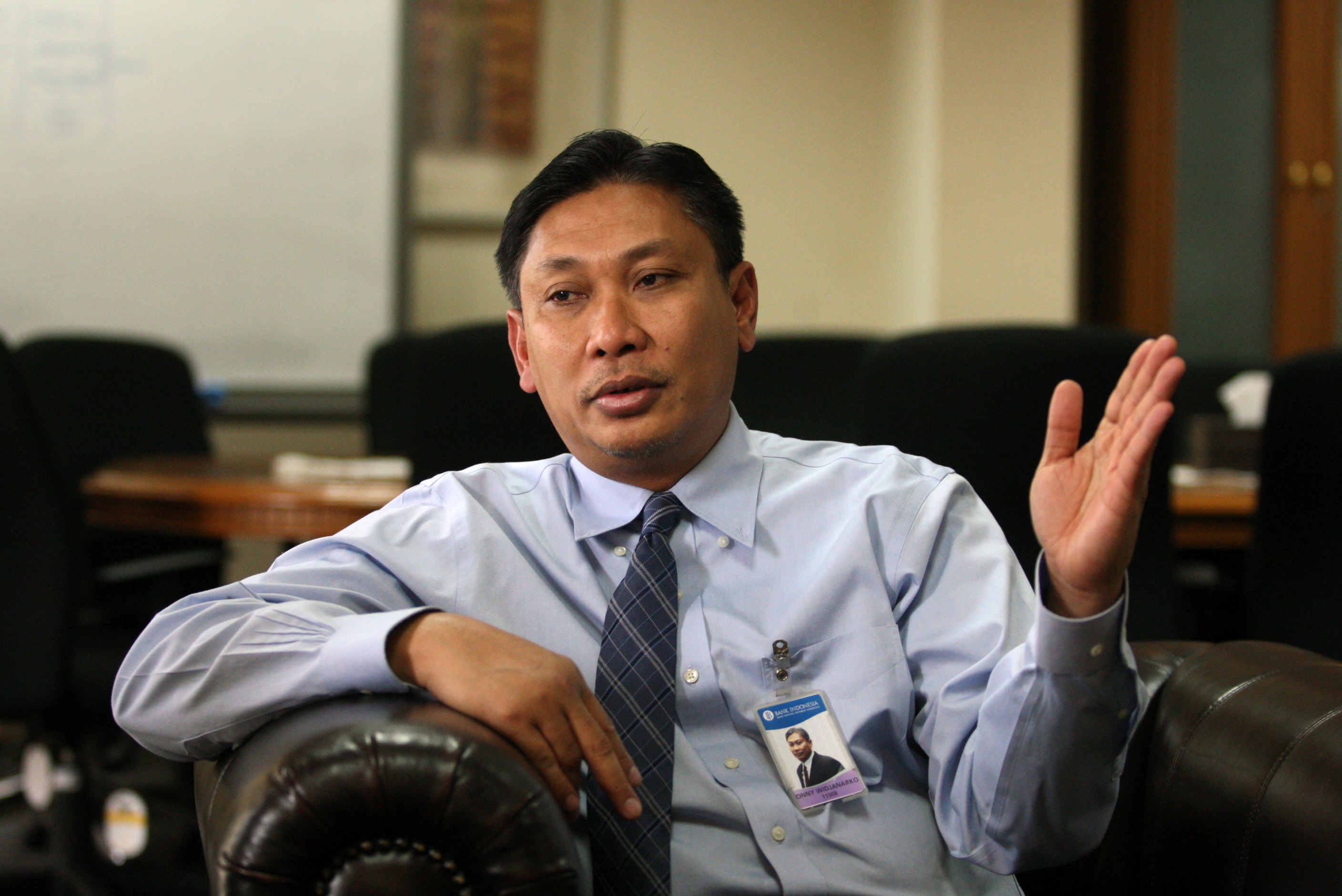 Onny Widjanarko: Kepala Departemen Komunikasi Bank Indonesia (BI).