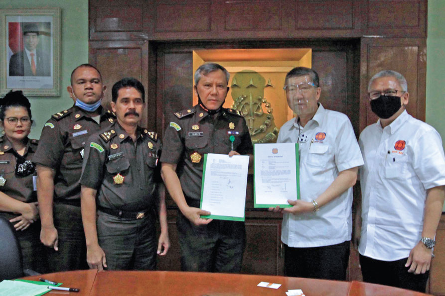 Ketua Umum DPP REI Paulus Totok Lusida (ketiga dari kanan) dan Direktur Pengamanan Pembangunan Strategis Kejaksaan Agung RI, Idianto,