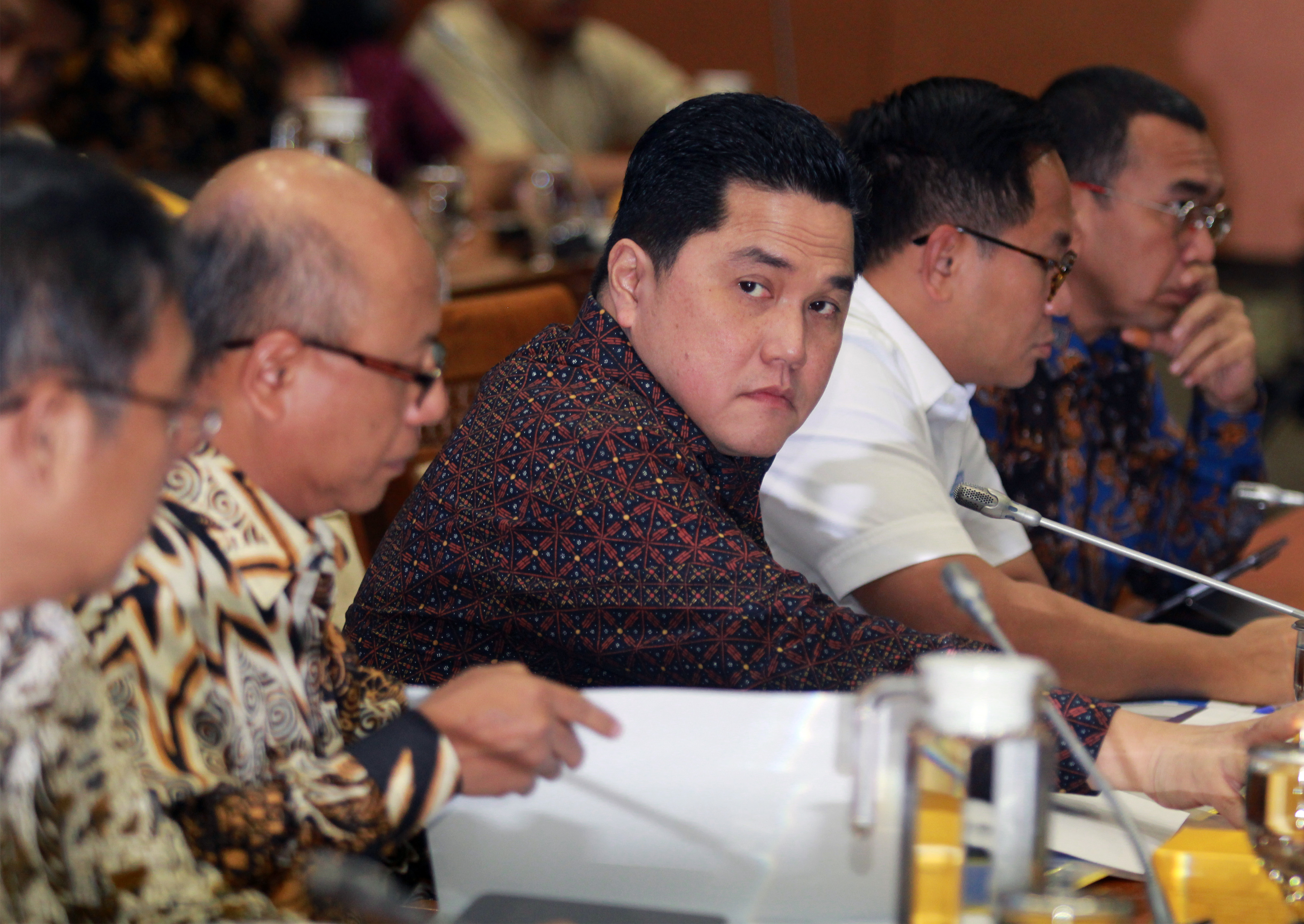  Meneg BUMN Erick Thohir (tengah)