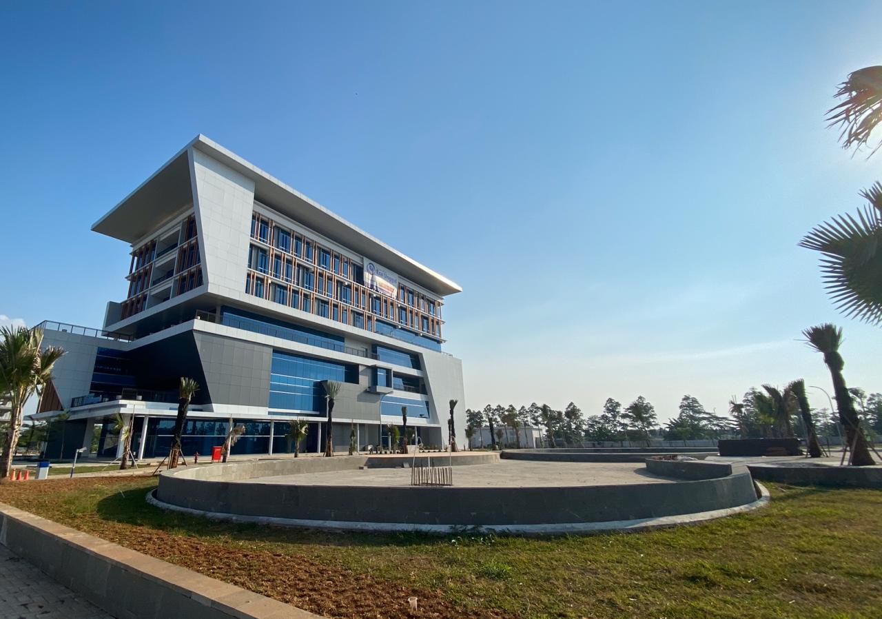 Universitas Esa Unggul Masuk 50 Besar Klasterisasi Perguruan Tinggi Terbaik Kemendikbud.