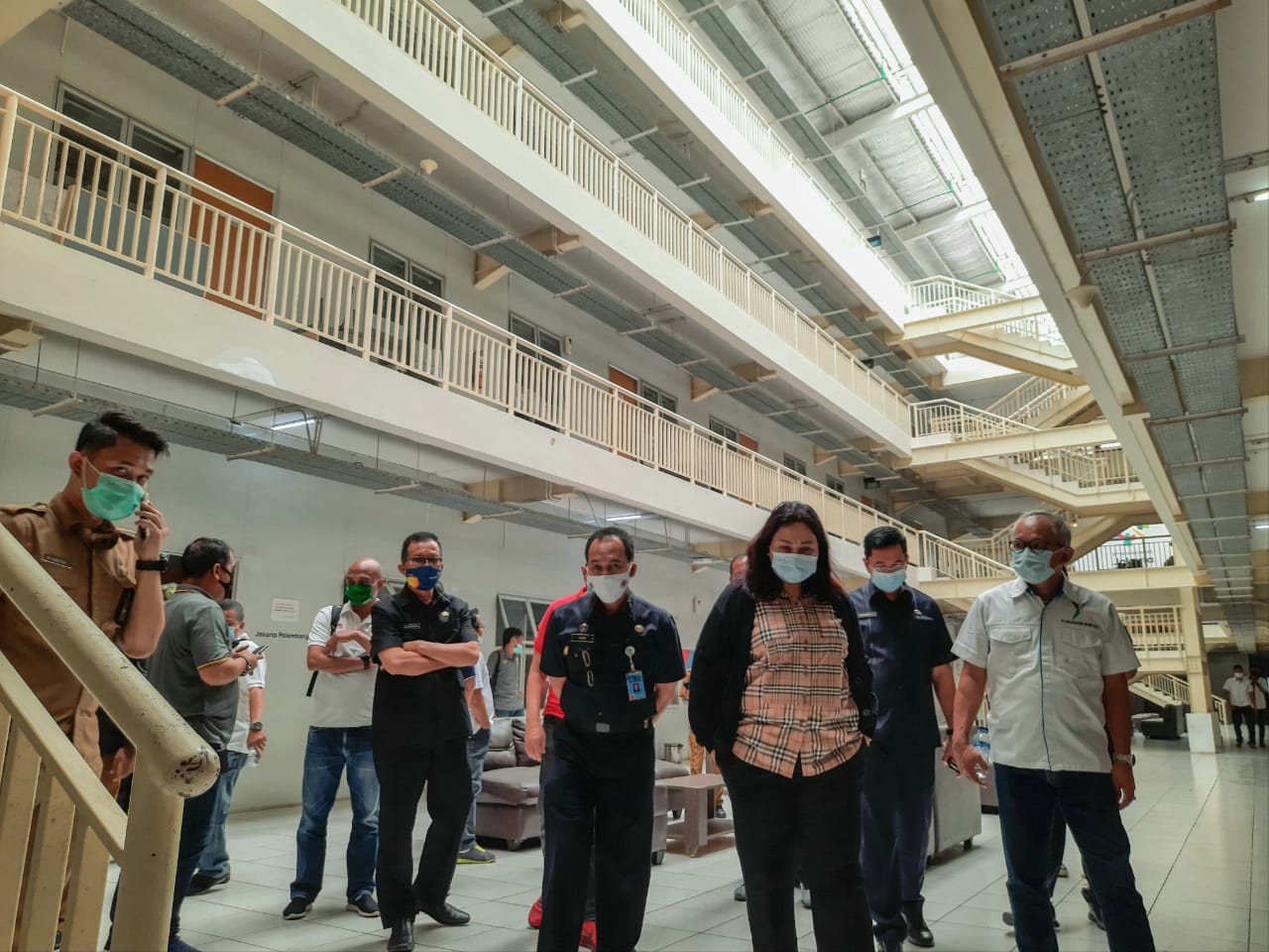 Tim teknik PSSI meninjau kesiapan Stadion GSJ Palembang dalam penyelenggaraan Piala Dunia U20 pada Mei 2021.