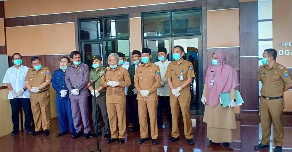 PEMKAB Ogan Komering Ilir (OKI) memberikan suntikan tambahan modal kepada 17.253 pelaku UMKM  masing-masing sebesar Rp600 ribu untuk pemulih